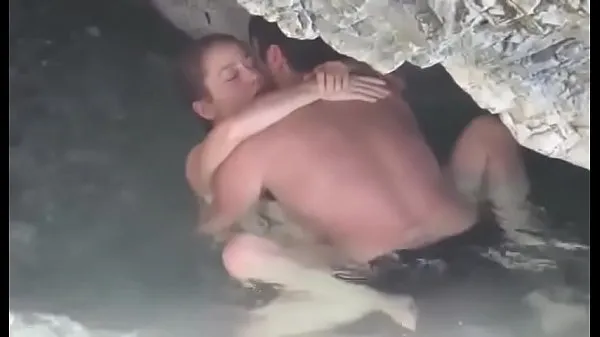 Assistir Um casal pornô na caverna tubo total