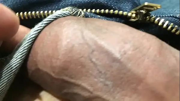 Guarda Young big cock boy play with foreskinTutto in totale