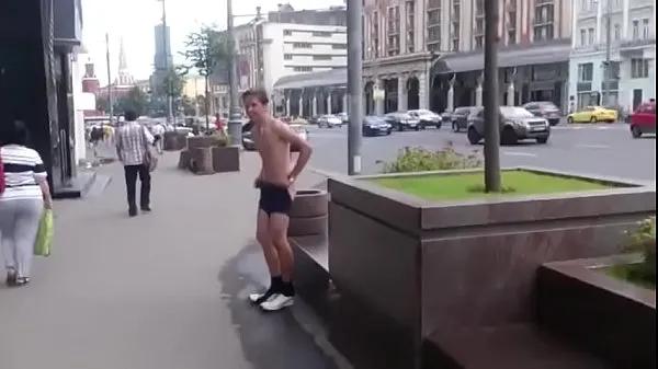 دیکھیں Nude boy in Moscow کل ٹیوب