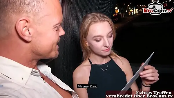 Sehen Sie sich insgesamt Junge Schülerin wird auf der Straße in Berlin verführt und zum EroCom Date Porno casting eingeladen Tube an