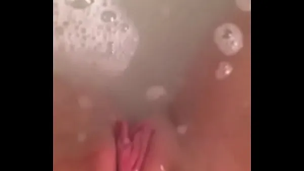 Watch My girl showing her pussy while bathing total Tube