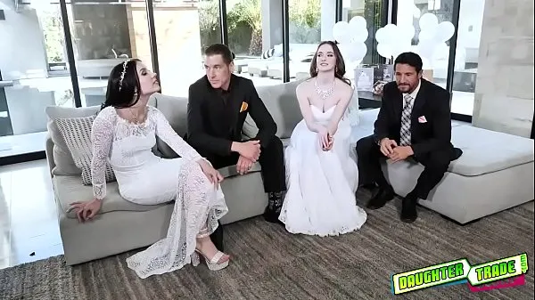 Очаровательные невесты Хейзел Мур и Джазмин Лав просят своих пап показать им, как иметь толстый член внутри их пизд