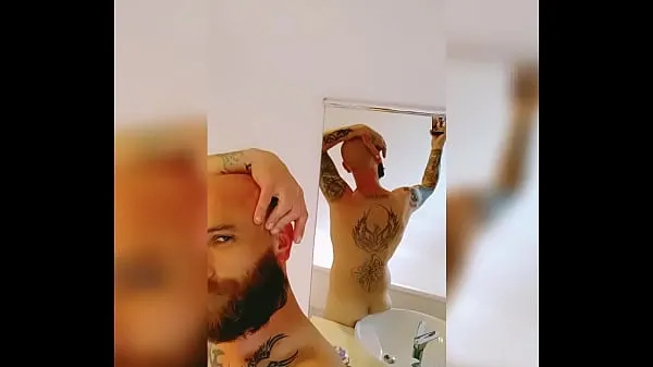 Guarda Tatuato, barbuto e sexyTutto in totale