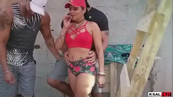 Assistir Ksal Hot and his friend Pitbull porn try to break into a house under construction to fuck, but the mosquitoes fucked with them tubo total