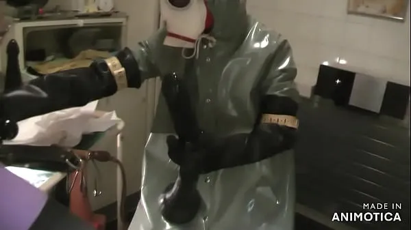Přehrát celkem Rubbernurse Agnes - Heavy Rubber green clinic gown with hood and white gasmask - deep pegging with two colonoscope-style dildos - final deep analfisting with thick chemical gloves and cum Tube
