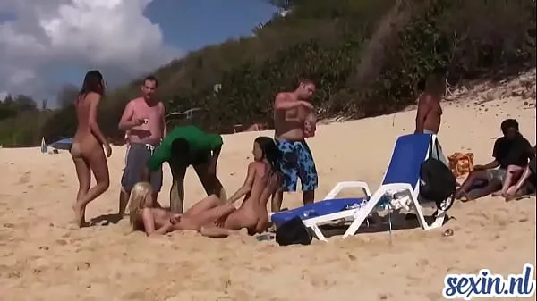 Se horny girls play on the nudist beach totalt Tube